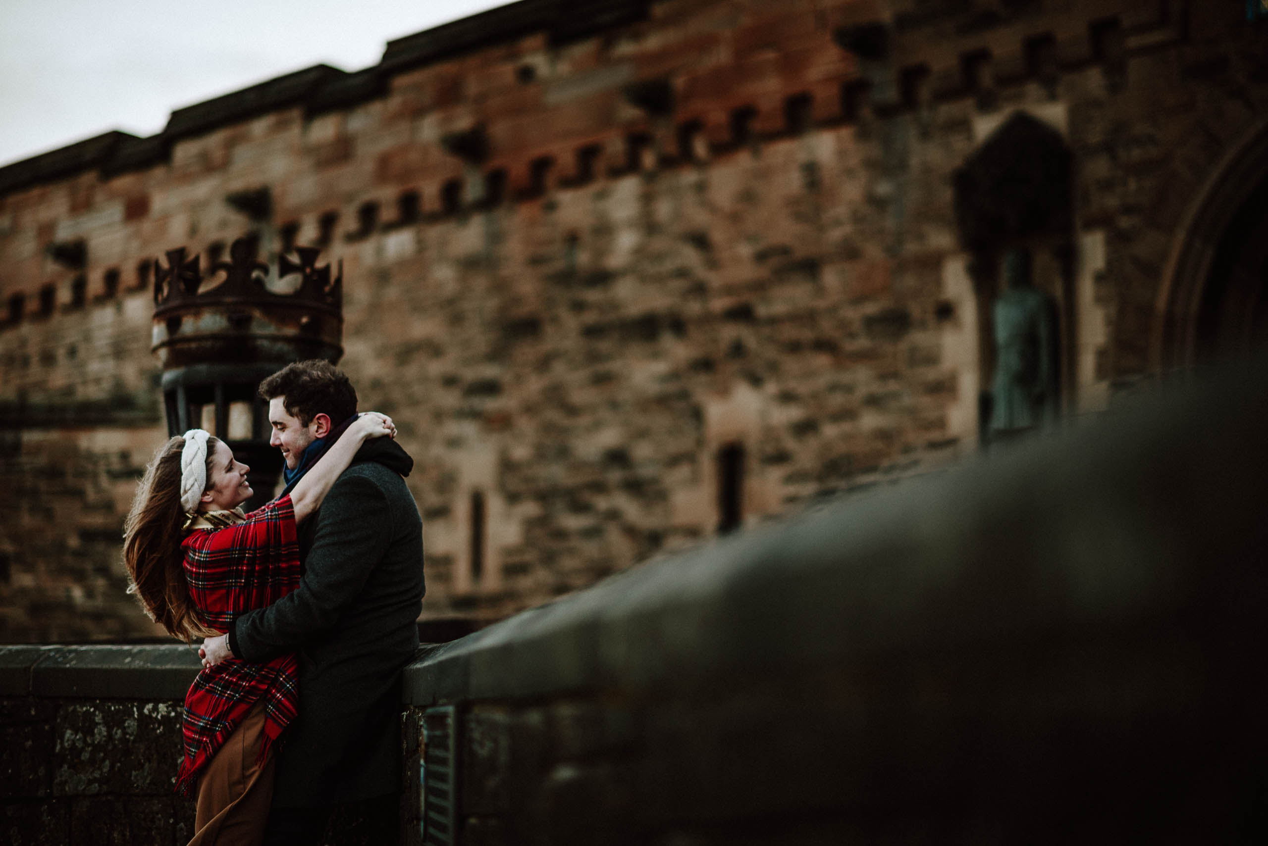 Royal mile edinburgh castle wedding photographer luz nico 030