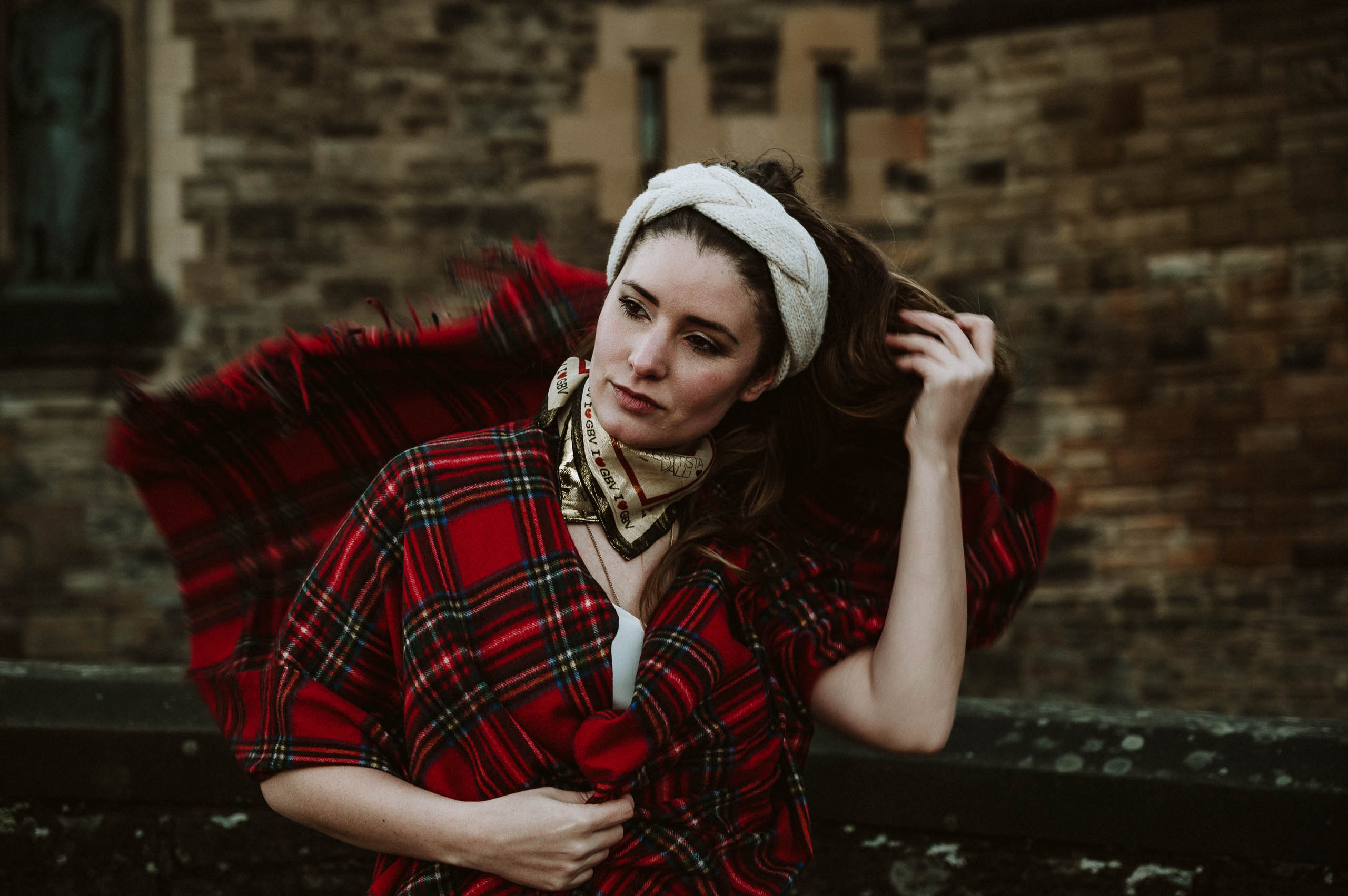 Royal mile edinburgh castle wedding photographer luz nico 040