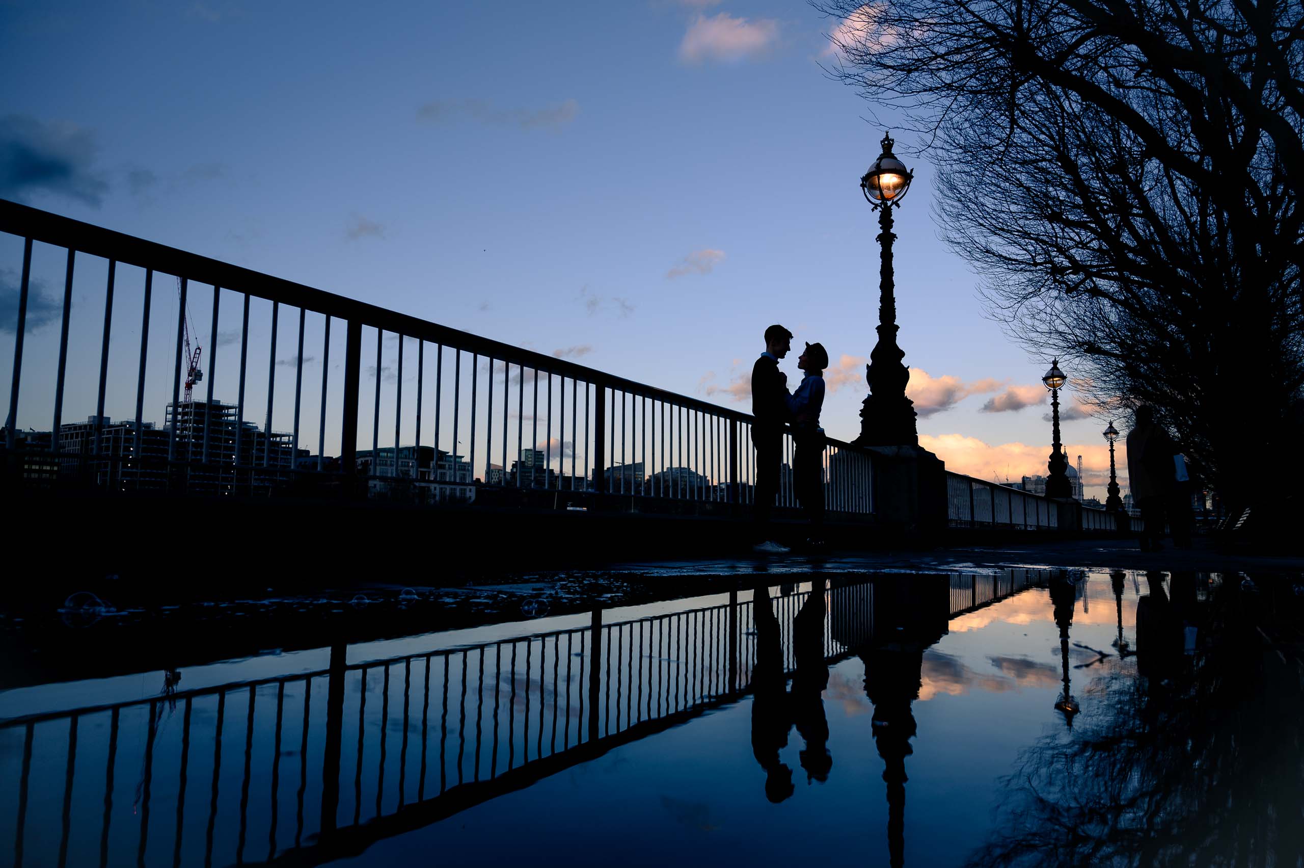 Queens walk river thames westminster bridge london uk wedding photographer giuli lucas 050